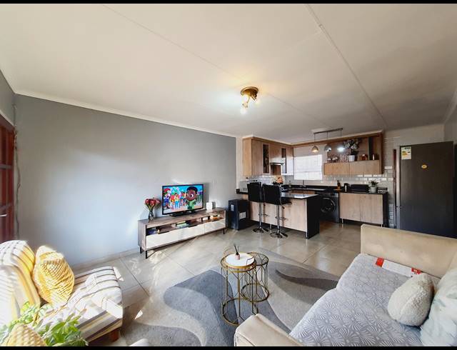 2 BEDROOM APARTMENT FOR SALE IN OAKDENE